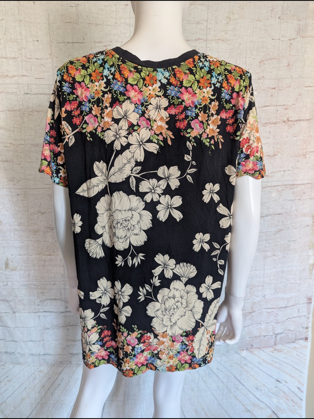 Johnny Was Black V-Neck Floral Short Sleeve Top - Picture 5 of 7
